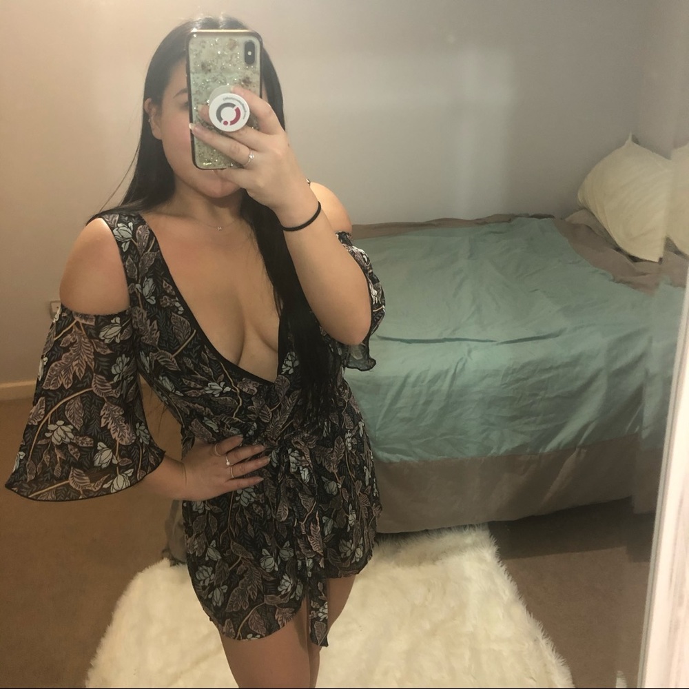CHARLOTTE RUSSE Cold Shoulder Romper